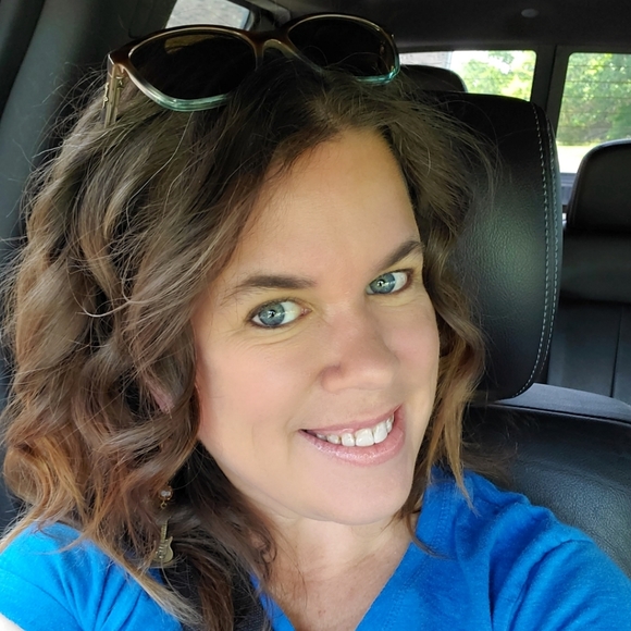 Hi! I'm Laura! - Picture 1 of 1